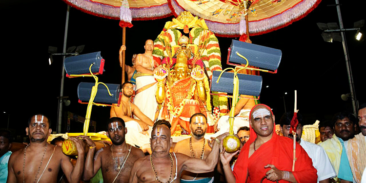 వైభవంగా తిరుమలేశుని పున్నమి గరుడసేవ