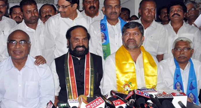 కాంగ్రెస్ ను బెదిరిస్తే, తెదేపా బతిమాలుతోంది!