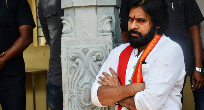 పవన్ కల్యాణ్ లో అద్భుత లక్షణం ‘వినడం’!