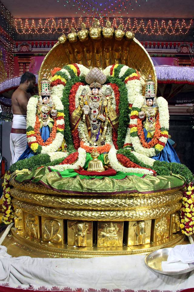 తిరుమలలో మలయప్పకు పెద్దశేషవాహనసేవ