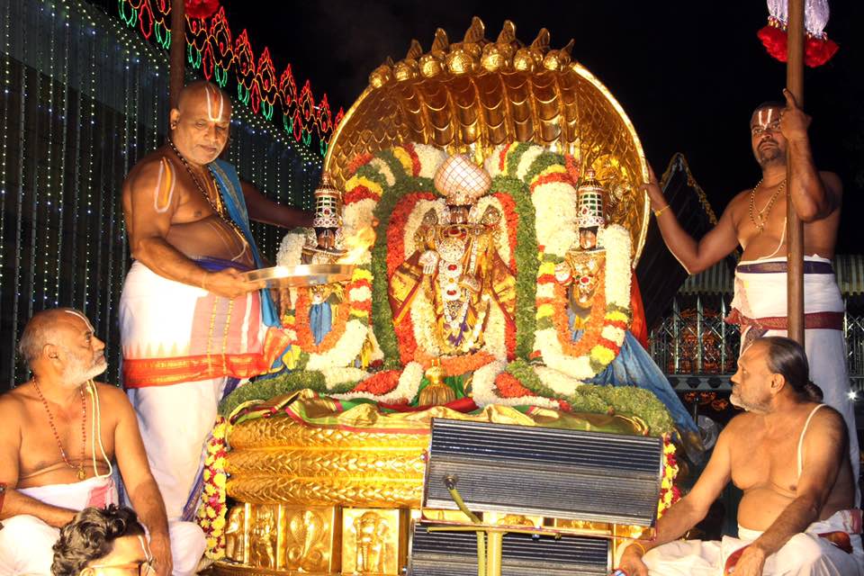 తిరుమలలో మలయప్పకు పెద్దశేషవాహనసేవ