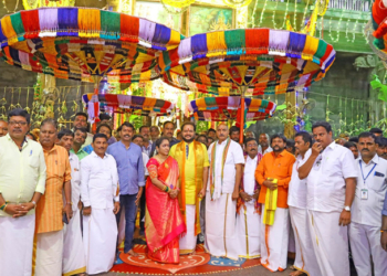 శ్రీకాళహస్తీశునికి చెన్నై గొడుగులు!