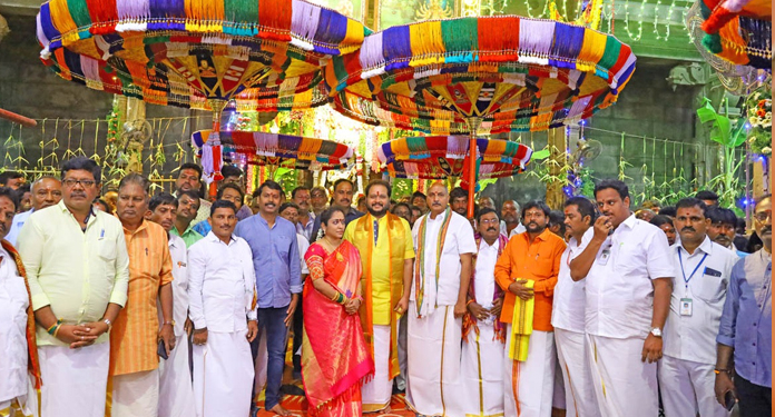 శ్రీకాళహస్తీశునికి చెన్నై గొడుగులు!