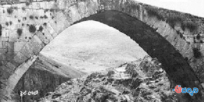 150 ఏళ్ల వంతెన నివర్ దెబ్బకు కూలింది