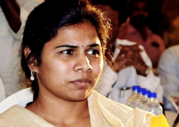 వాళ్లిద్దరూ కుమ్మక్కై అఖిలను ఇరికిస్తున్నారా?