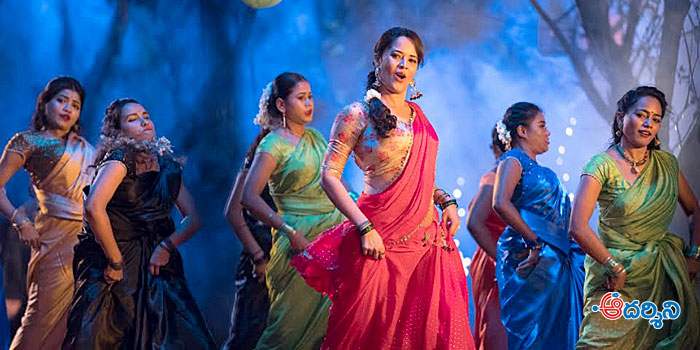 anchor anasuya romance