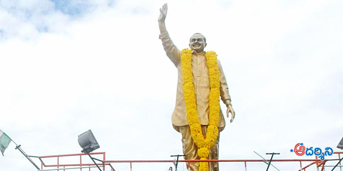 ysr statue