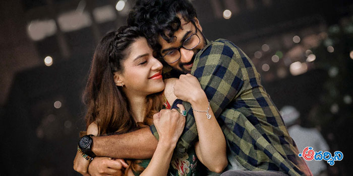 ‘ఎక్కేసిందే’ అంటోంటే.. ఎగబడుతున్నారంతా?