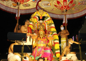 పౌర్ణమినాడు గరుడారూఢుడైన శ్రీనివాసుడు