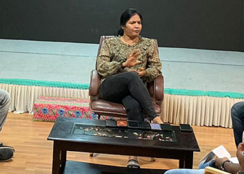 తన కేరక్టర్‌నే హీరోయిన్ పాత్ర చేసిన డైరక్టర్