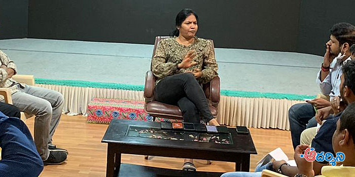 తన కేరక్టర్‌నే హీరోయిన్ పాత్ర చేసిన డైరక్టర్