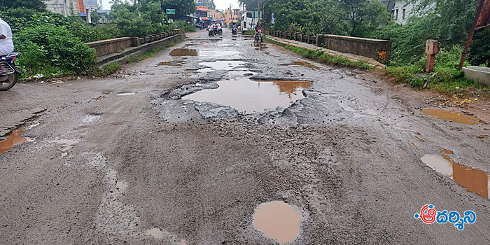 satyavedu news సత్యవేడు రోడ్లు.. సొగసు చూడ తరమా.