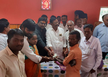 satyavedu news  ఎమ్మెల్యేచే బాధితులకు ఆర్థిక సహాయం