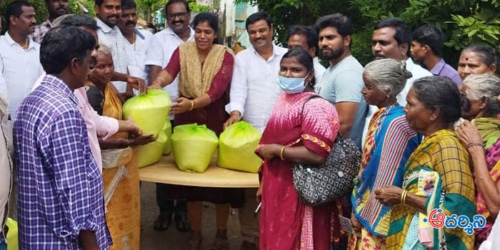 satyavedu news వర్ష బాధితులకు బియ్యం పంపిణీ