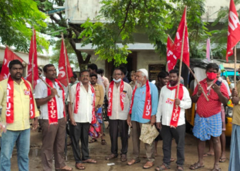 nagari news ధర్నా జరుగుతోంటే జారుకున్న అధికారులు!