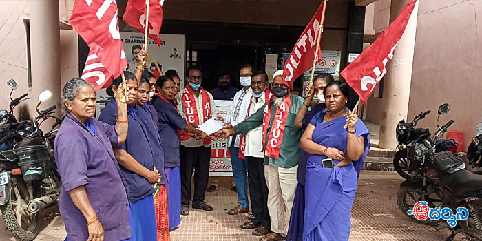 nagari news ఆరునెలల జీతాలు పెండింగ్.. ఎప్పుడిస్తారో?