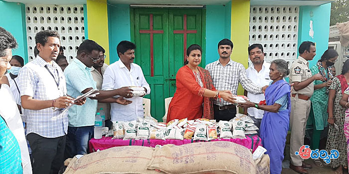 nagari news : అర్హులకు సాయం అందించిన ఎమ్మెల్యే రోజా