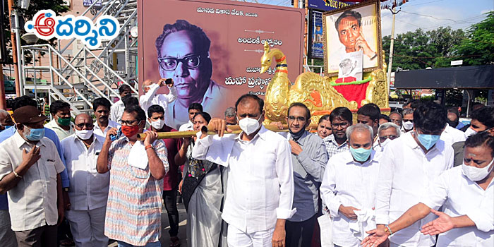 పల్లకీపై శ్రీశ్రీ.. మోసే కూలీ ఎమ్మెల్యే భూమన!