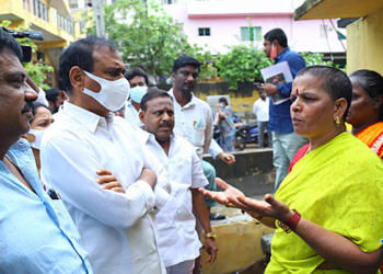 tirupati news : వరద ప్రాంతాల్లో ఎమ్మెల్యే కరుణాకరరెడ్డి పర్యటన