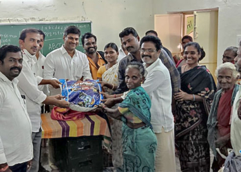 satyavedu news  వరద బాధితులను ఆదుకుంటాం : జడ్పీటీసీ కోనేటి