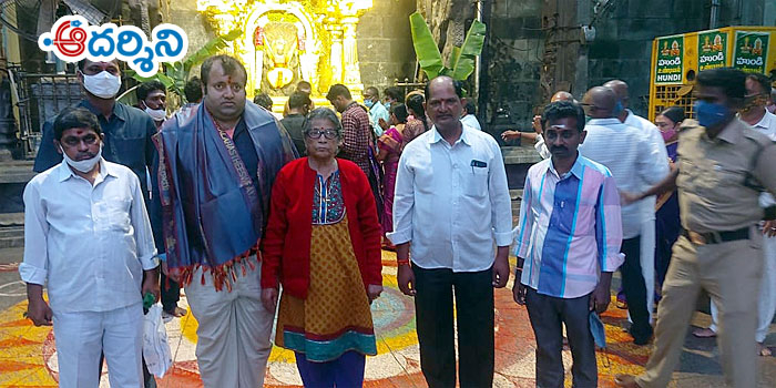 srikalahasti news ముక్కంటి సేవలో బద్వేలు ఎలక్షన్ అబ్జర్వర్