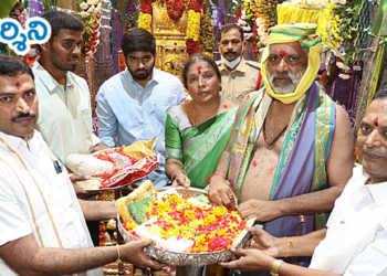tirupati news పద్మావతి అమ్మవారికి పట్టువస్త్రాల సమర్పణ