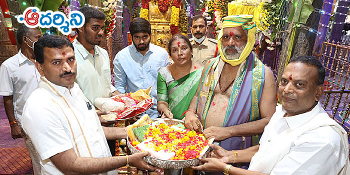 tirupati news పద్మావతి అమ్మవారికి పట్టువస్త్రాల సమర్పణ