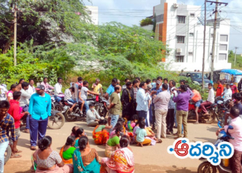 srikalahasti news  గుడి పక్కన మద్యం దుకాణమా..?