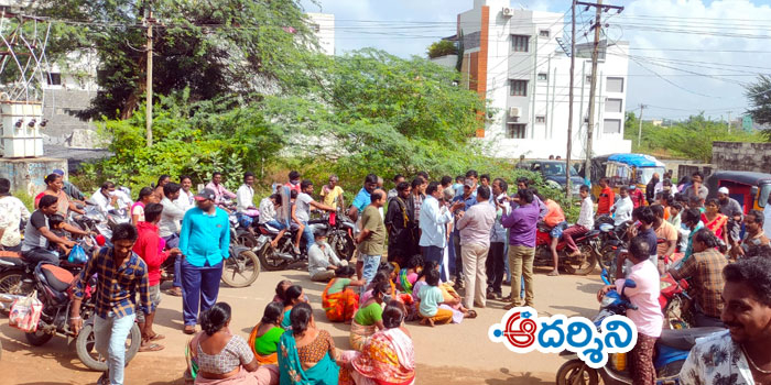 srikalahasti news  గుడి పక్కన మద్యం దుకాణమా..?