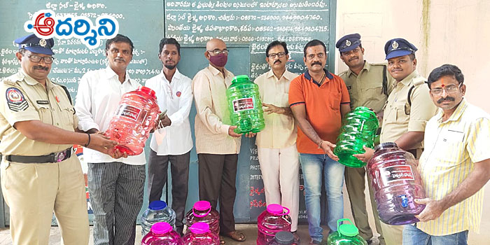 srikalahasti news హెల్పింగ్ హ్యాండ్స్ ద్వారా.. ఖైదీలకు మంచినీటి క్యాన్లు