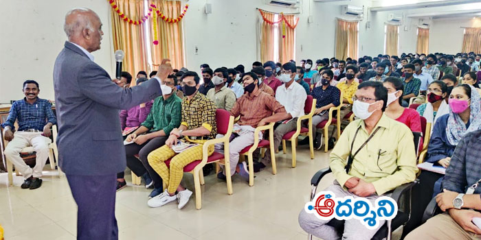 సామర్థ్యంతో ఒత్తిళ్లను వరాలుగా మార్చుకోవాలి!