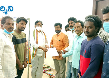 srikalahasti news నర్సింగ్ కళాశాల భవిష్యత్తు కాపాడాలని ఈవోకు వినతి పత్రం