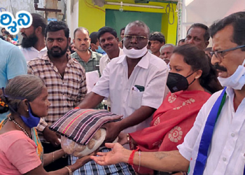 srikalahasti news వరదబాధితులకు నిత్యావసరాల పంపిణీ