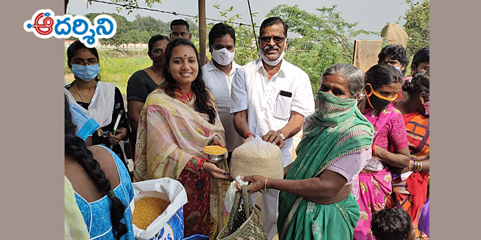 srikalahasti news బాధితులకు బియ్యం అందించిన పవిత్ర