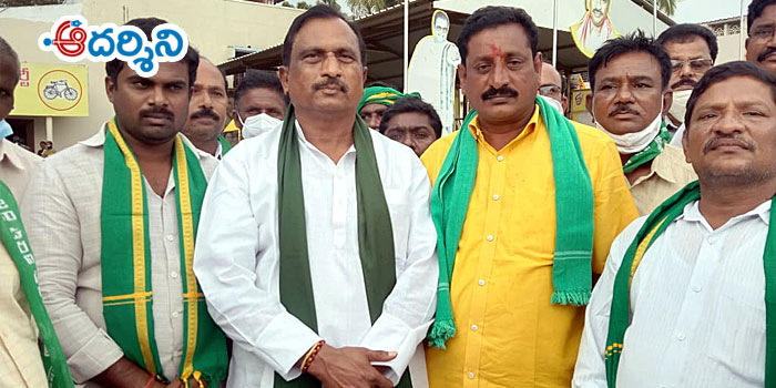 srikalahasti news  అమరావతికోసం మోకాళ్లపై నిరసన
