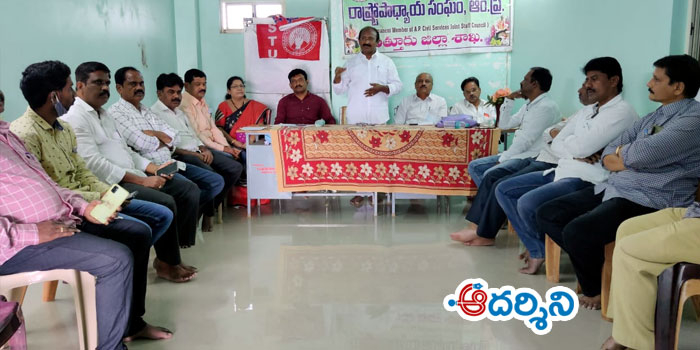 పిఆర్‌సి అమలుకు సీఎం చొరవ చూపాలి: ఎమ్మెల్సీ కత్తి 
