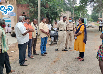 srikalahasti news ఉమామహేశ్వరి కుటుంబాన్ని ఆదుకోవాలి : చక్రాల ఉష