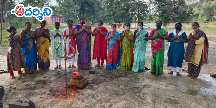 బొజ్జల దంపతులకోసం ఆలయంలో ప్రత్యేక పూజలు