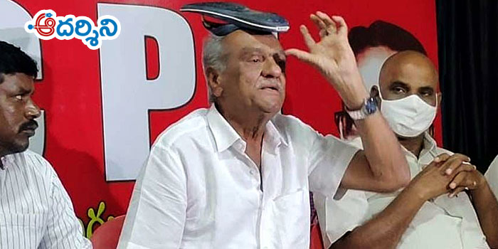 ఈ స్టైల్ కామెడీ నిరసన ఇన్నళ్లూ మిస్ అయింది!