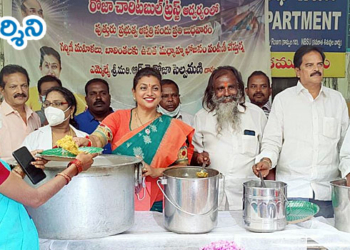 nagari news పుత్తూరులో గర్భిణులకు భోజనం పంపిణీ చేసిన ఎమ్మెల్యే రోజా