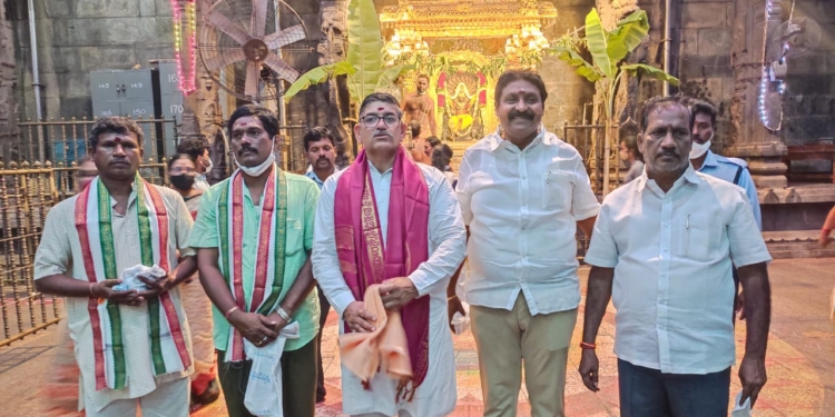 ముక్కంటి సేవలో మురళీధరన్