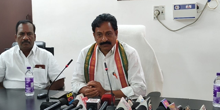 మహాశివరాత్రికి సామాన్య భక్తులకే పెద్ద పీట: ఈవో పెద్దిరాజు