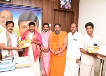 ముక్కంటి బ్రహ్మోత్సవాలకు మంత్రికి ఆహ్వానం