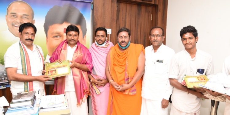 ముక్కంటి బ్రహ్మోత్సవాలకు మంత్రికి ఆహ్వానం