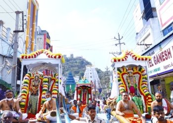 వైభవం.. పంచమూర్తుల పురవిహారం