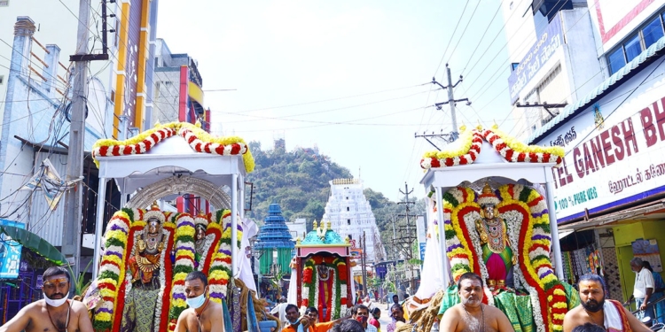 వైభవం.. పంచమూర్తుల పురవిహారం