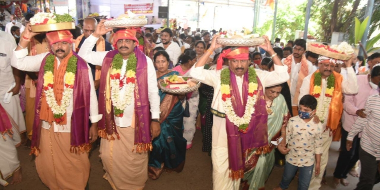 ముక్కంటికి పట్టు వస్త్రాలు సమర్పించడం అదృష్టం: పెద్దిరెడ్డి