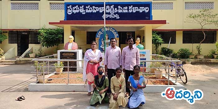 బాల్-బాడ్మింటన్ పోటీలకు ప్రభుత్య మహిళా కళాశాల విద్యార్థినులు