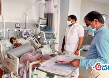 పదివేల పాములు పట్టినోడు.. పాము కాటుతో..