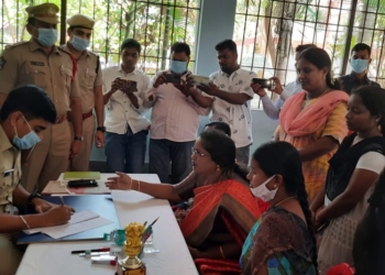 ఆడబిడ్డలను కాపాడండి: చక్రాల ఉష